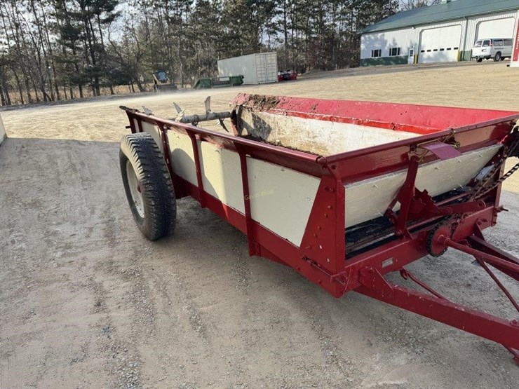 ih-155-manure-spreader-image-3