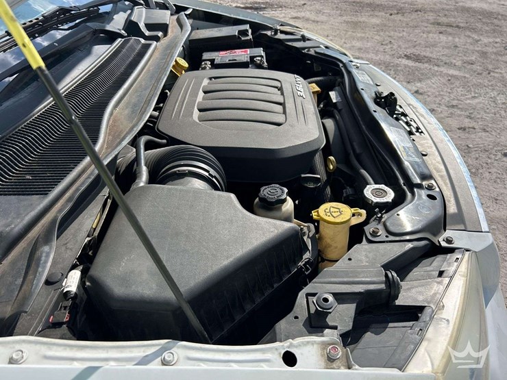 2016-chrysler-town-&-country-image-8