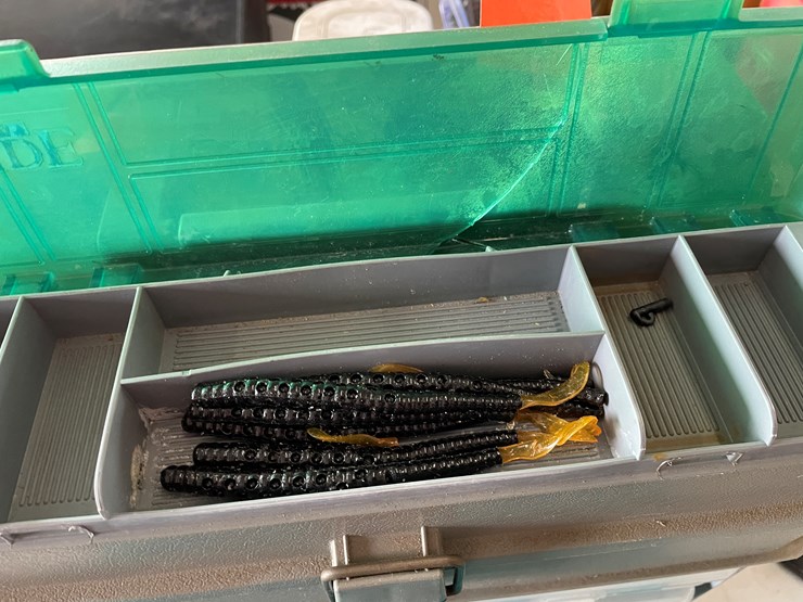 #7614-•-guide-series-tackle-box-image-8