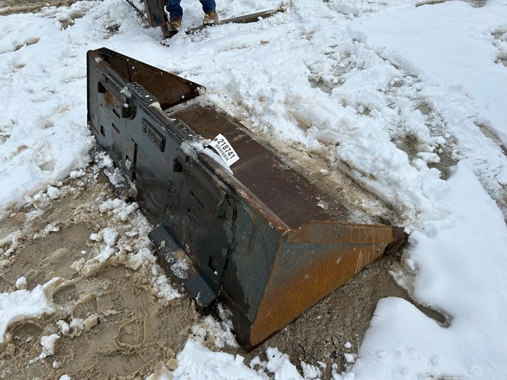 bobcat-68”-skid-steer-bucket-image-4