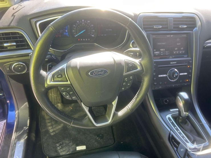 2016-ford-fusion-titanium-sedan-image-13