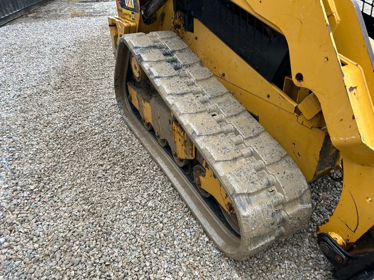 2015-caterpillar-259d-image-13