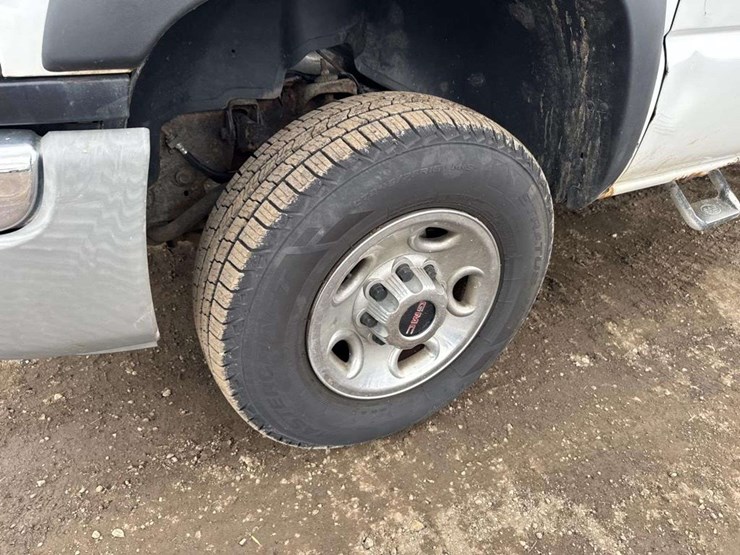 2005-gmc-sierra-2500-image-8