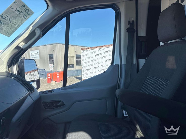 2019-ford-transit-image-13