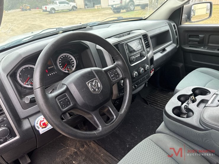 2015-dodge-1500-image-15