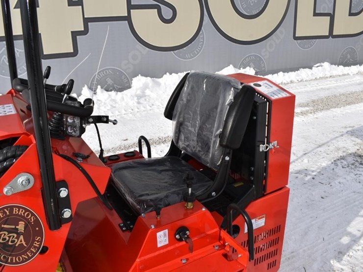 agt-industrial-mini-skid-steer-41825-image-13
