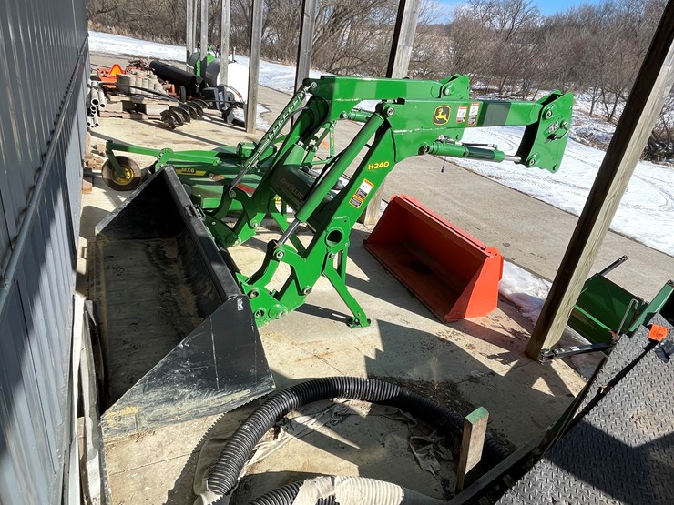 2015-john-deere-5075e-image-13