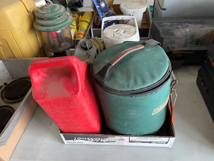 #7611-•-(2)-coleman-lanterns-image-1