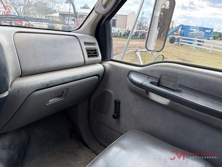 2001-ford-f650-image-29