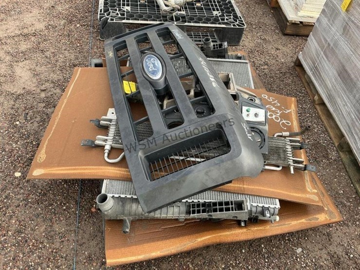 pallet-of-2008-ford-super-duty-parts-image-3