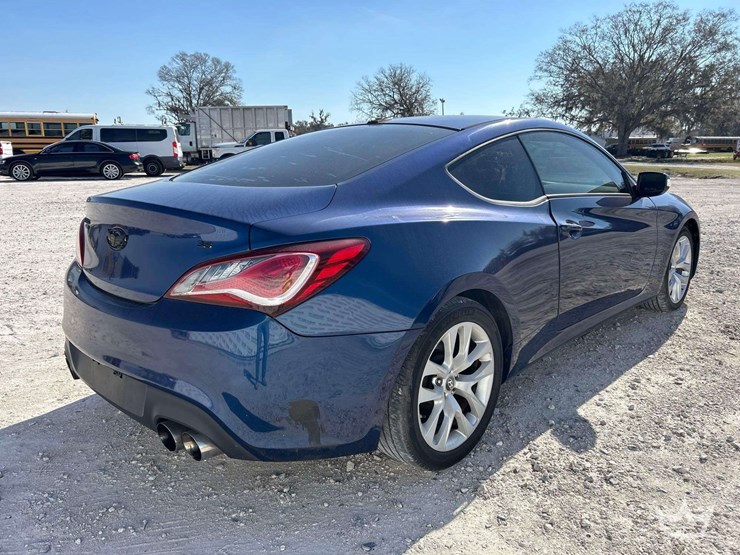 2015-hyundai-genesis-3.8-coupe-image-3
