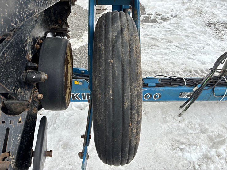 1997-kinze-2600-image-73