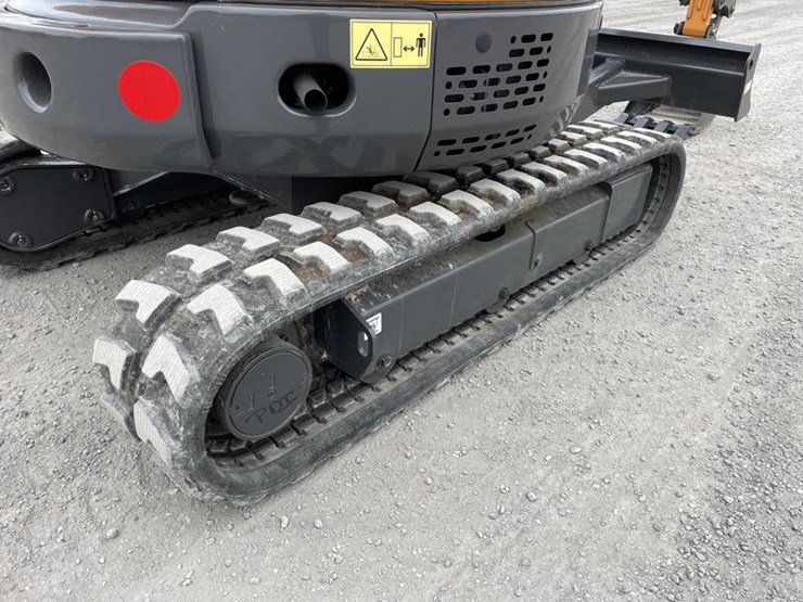 2024-case-cx30c-image-16