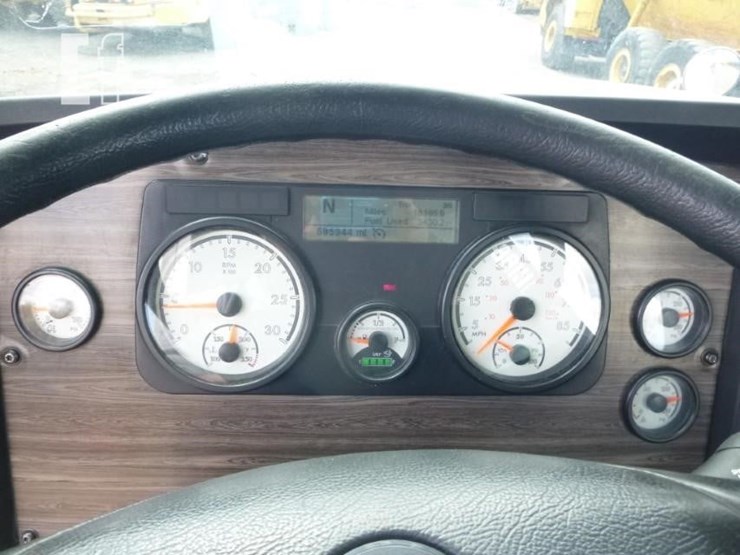 freightliner-coronado-122-image-9