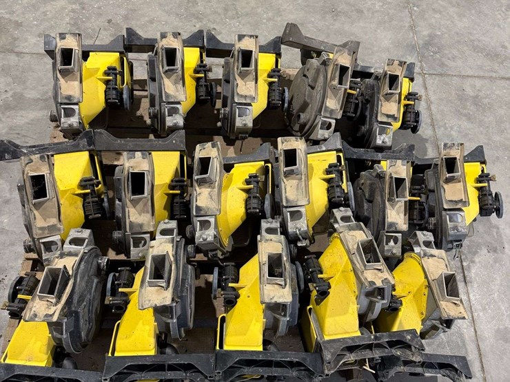 qty.-16--1790-seed-meters-and-mini-hoppers-w/-pro-shaft-drive-image-11