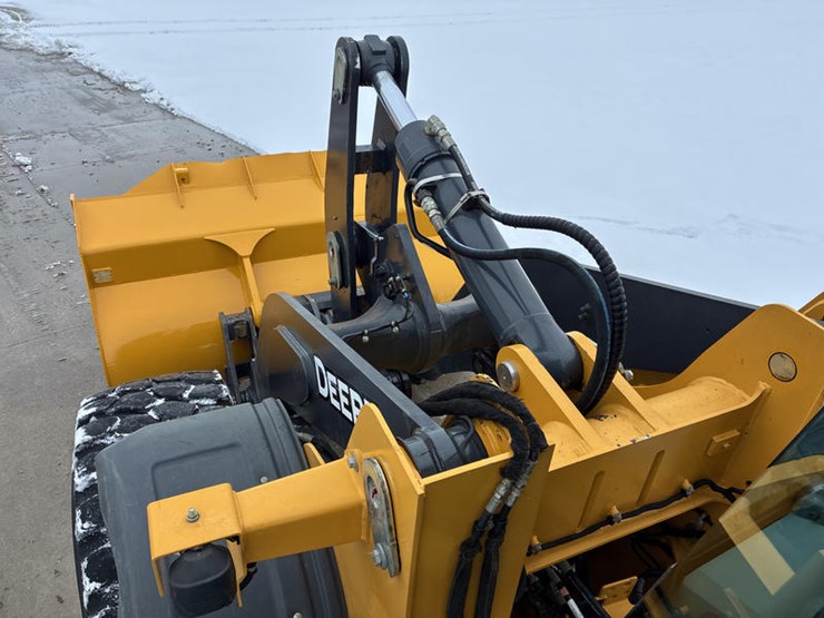 2019-deere-544l-image-75