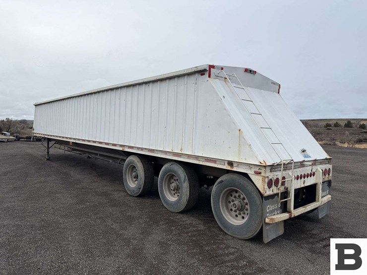 2000-neville-trailer-image-3