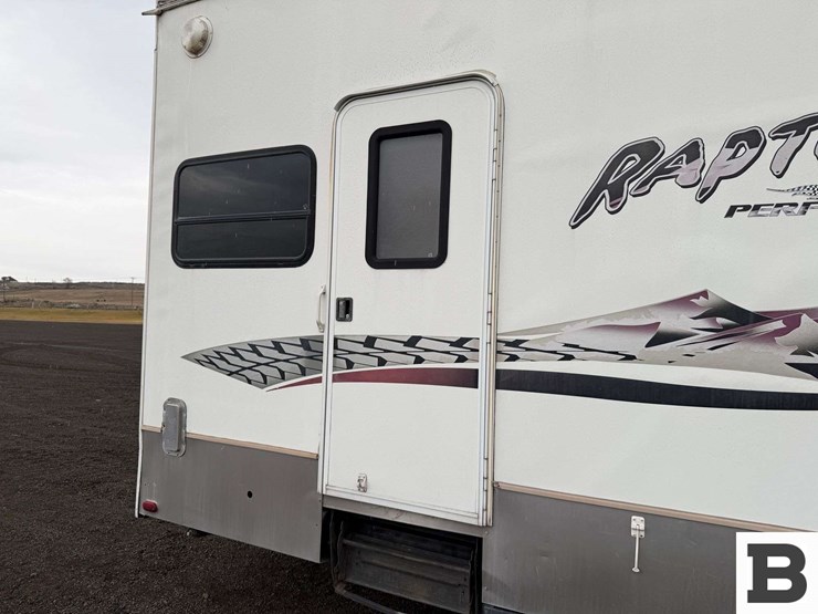 2006-raptor-3712ts-travel-trailer-image-47