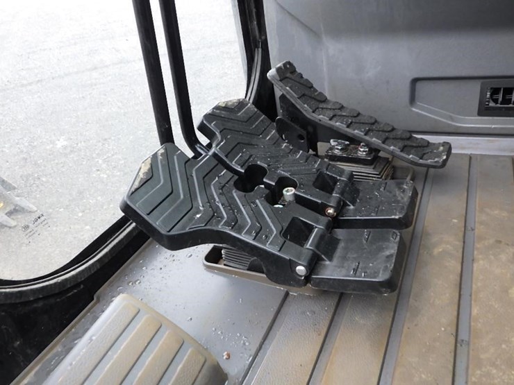 caterpillar-307.5-image-32