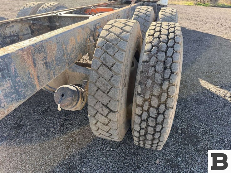 1985-ford-8000-image-29