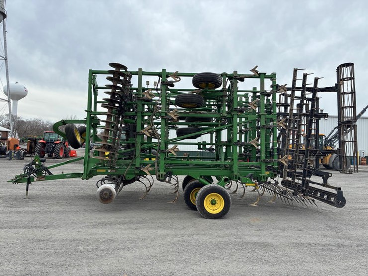 john-deere-2310-image-5