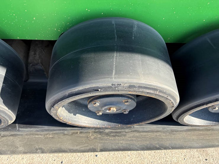 2001-john-deere-9300t-image-57