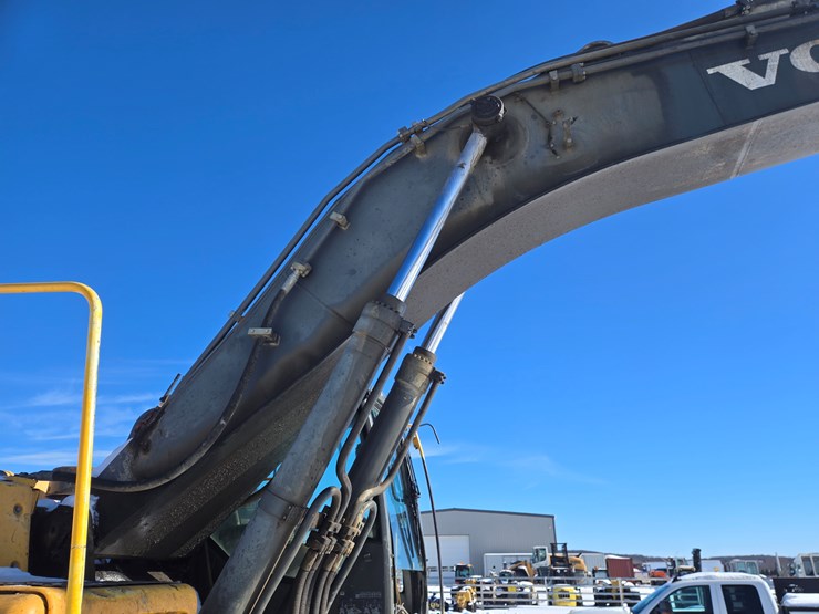 volvo-ec330-image-28