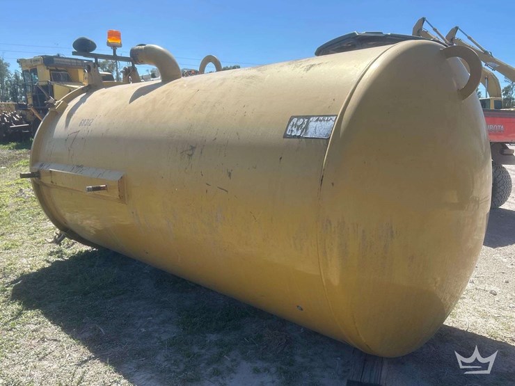 liquid-holding-tank-with-door-image-3