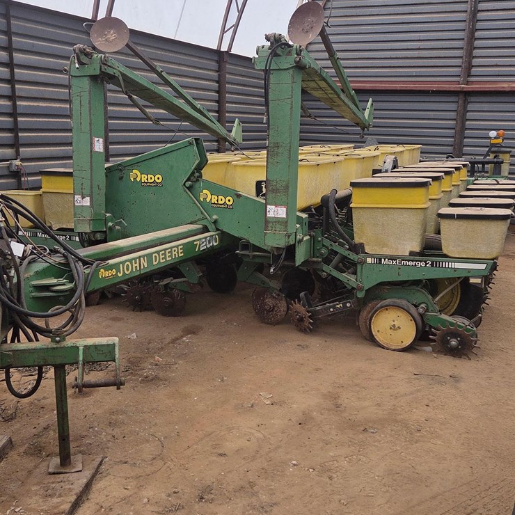 JOHN DEERE 7200