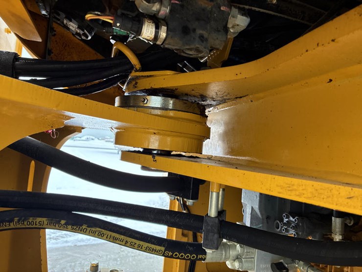 2019-deere-544l-image-45