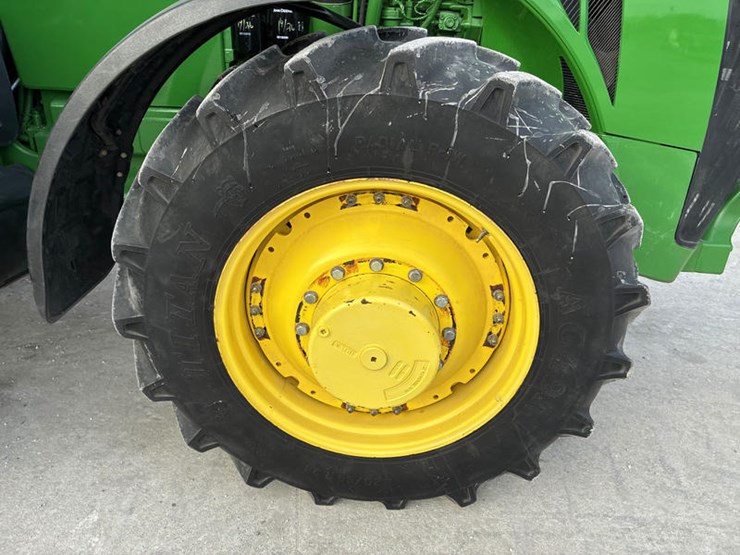 2012-john-deere-8260r-image-44