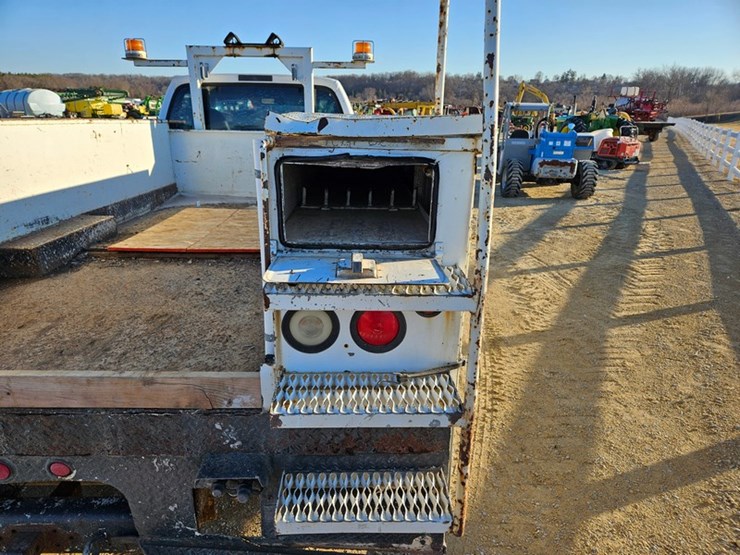 2003-ford-f550-image-16