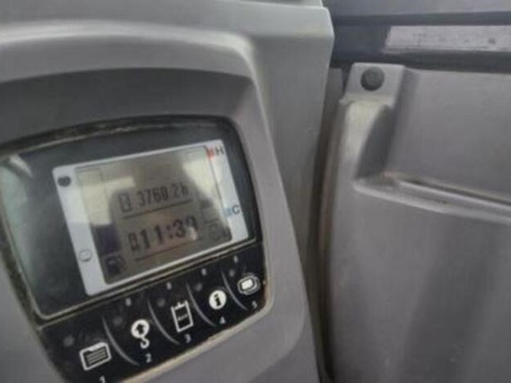 2017-kubota-kx080-4-image-18