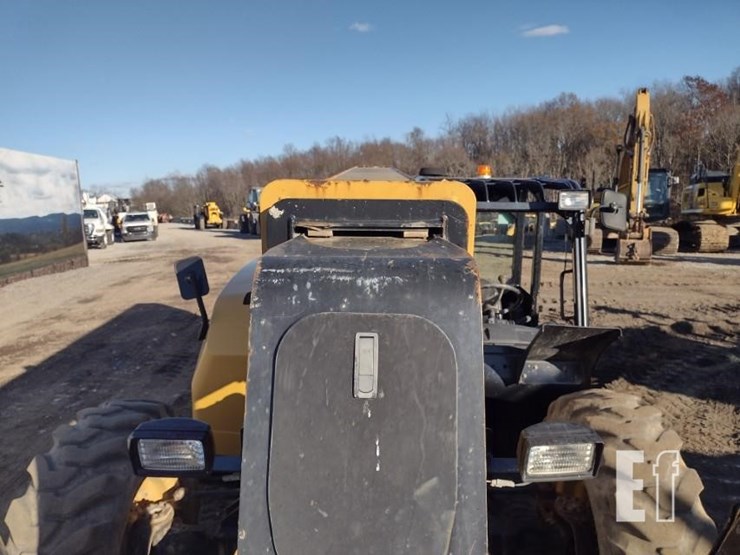 2013-caterpillar-tl943c-image-16