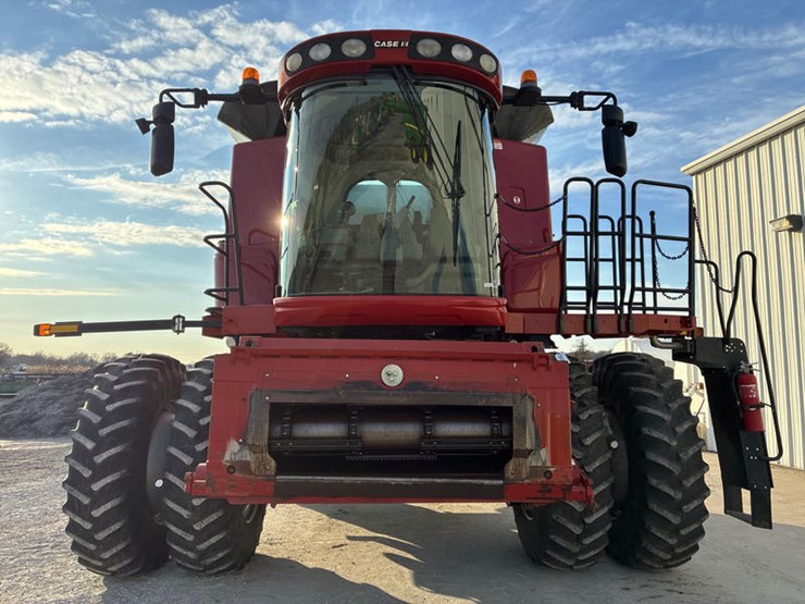 2010-case-ih-8120-image-13