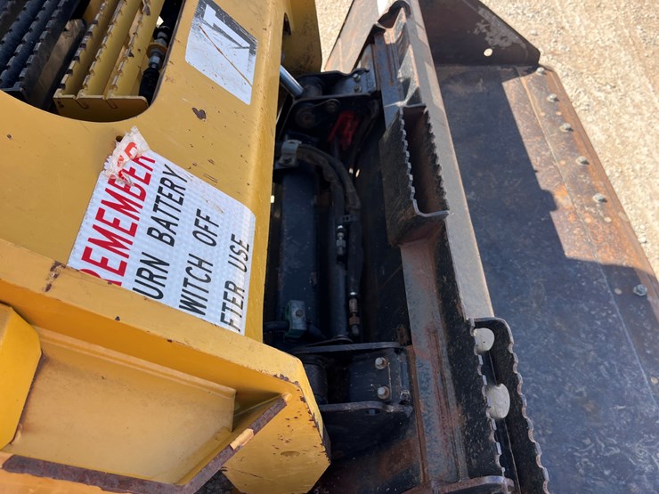 2018-caterpillar-299d-image-9