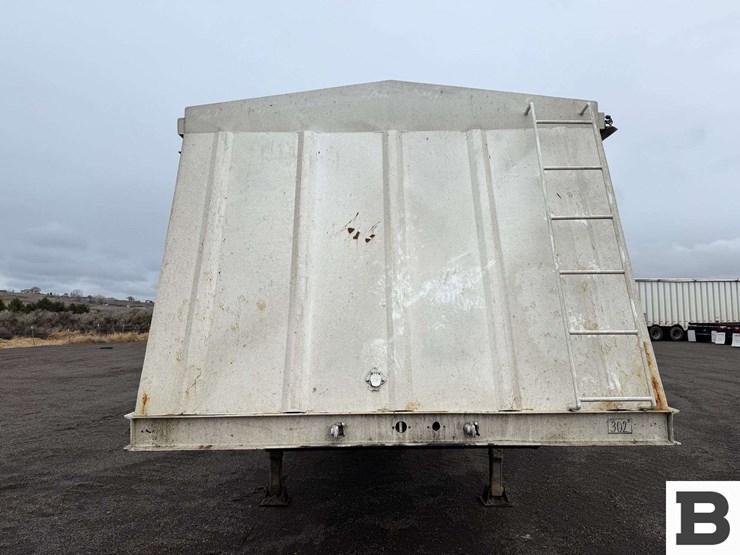 2000-neville-trailer-image-8