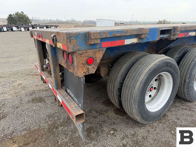 1993-utility-40'-image-26