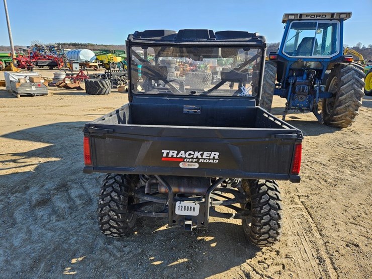 2019-john-deere-gator-image-4