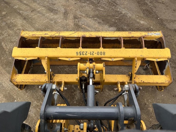 2018-deere-210lep-image-30