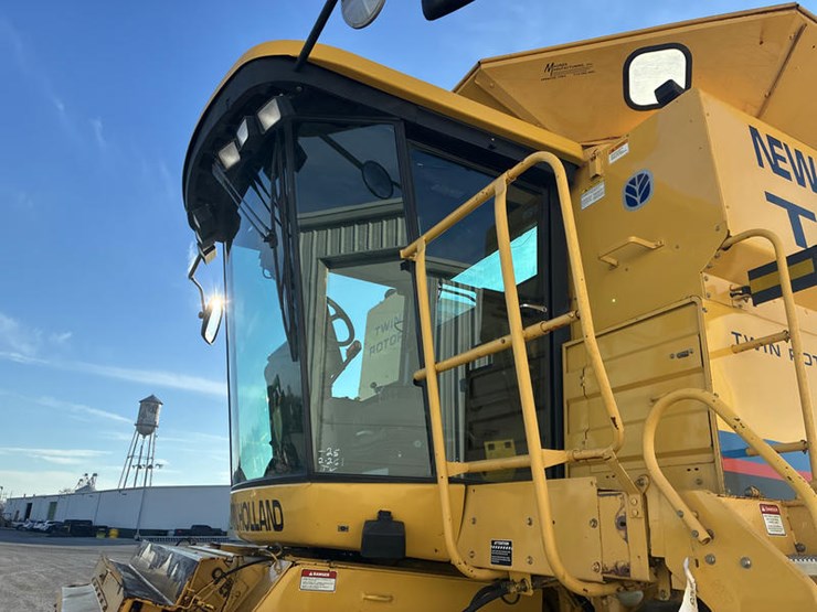 new-holland-tr89-image-25