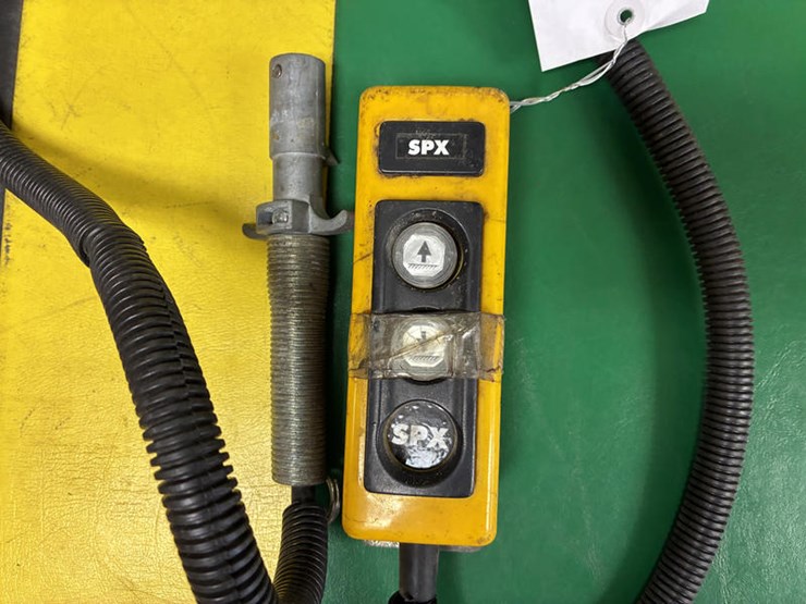 #114797-•-24'-alum-box-image-9