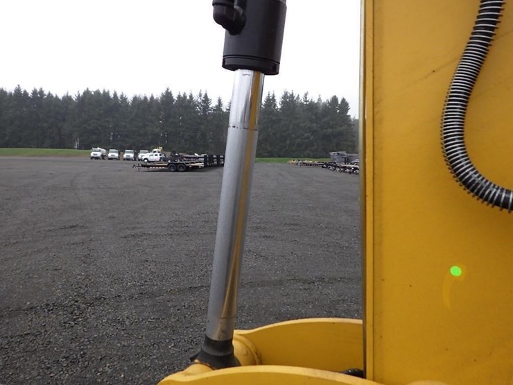 caterpillar-307.5-image-16