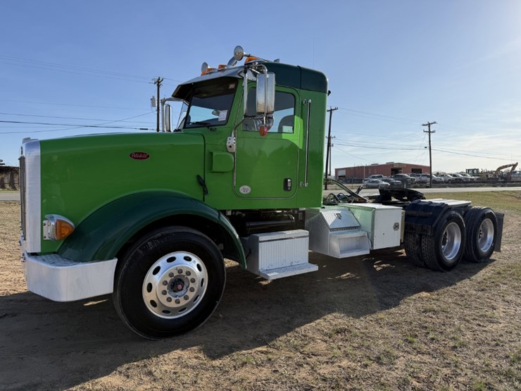 2021-peterbilt-367-image-1