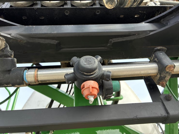 2014-john-deere-4830-image-32