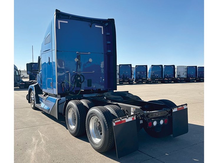 2022-kenworth-t680-image-3