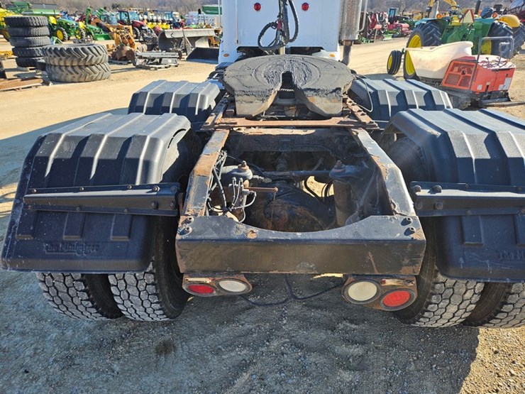 2011-peterbilt-386-image-6