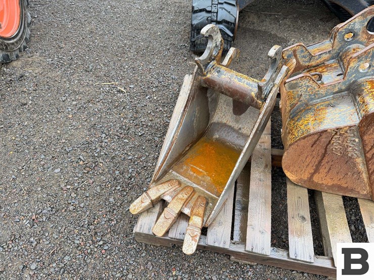 2017-deere-35g-image-47