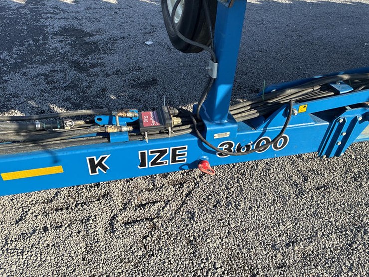 2010-kinze-3600-image-90