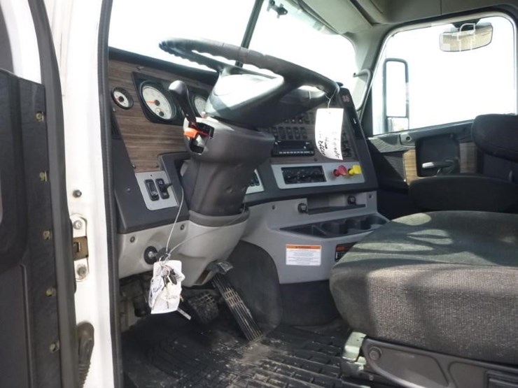 freightliner-coronado-122-image-14